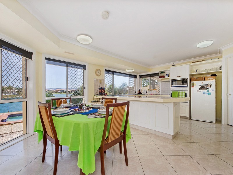 5 Tannah Court, Broadbeach Waters QLD 4218