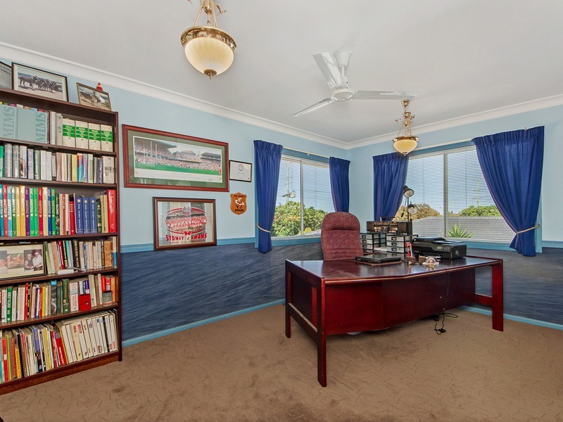 5 Tannah Court, Broadbeach Waters QLD 4218