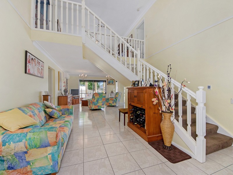 5 Tannah Court, Broadbeach Waters QLD 4218