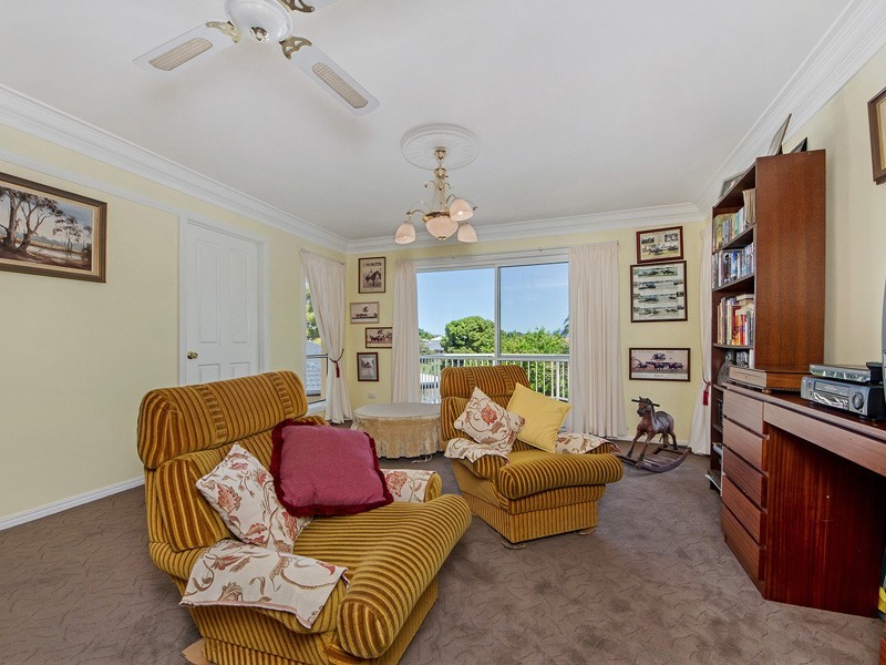 5 Tannah Court, Broadbeach Waters QLD 4218