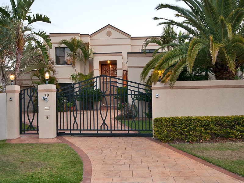 19 Andros Court, Clear Island Waters QLD 4226