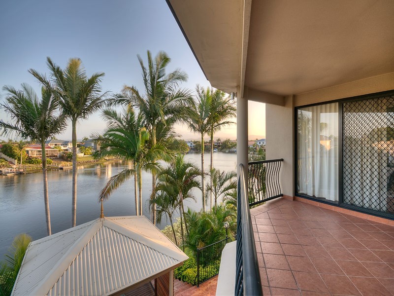 19 Andros Court, Clear Island Waters QLD 4226