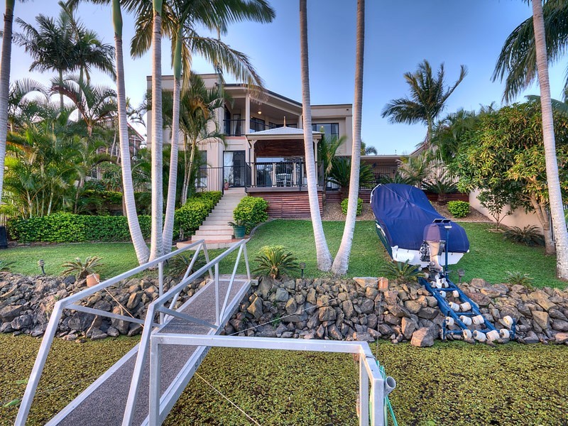 19 Andros Court, Clear Island Waters QLD 4226
