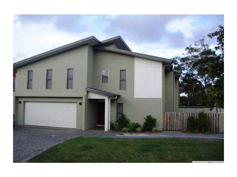 2/13 Andromeda Parade, Robina QLD 4226