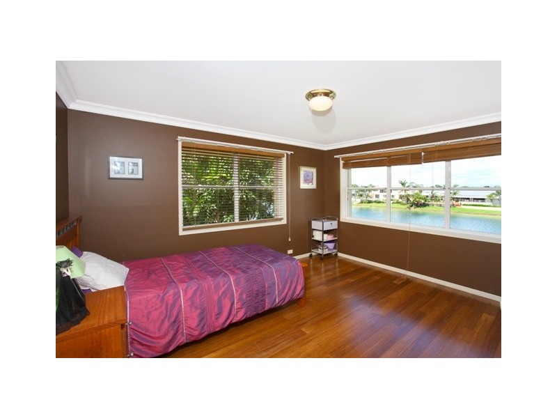 20 Darnay Road, Broadbeach Waters QLD 4218