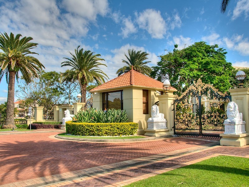 31 Istana View, Clear Island Waters QLD 4226