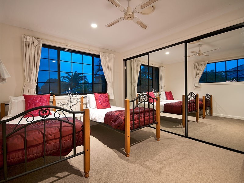 31 Istana View, Clear Island Waters QLD 4226