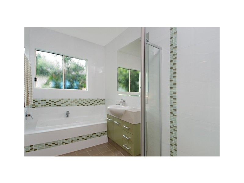 4 ‘Lifestyle on Gordon’ 27-29 Gordon Street, Labrador QLD 4215