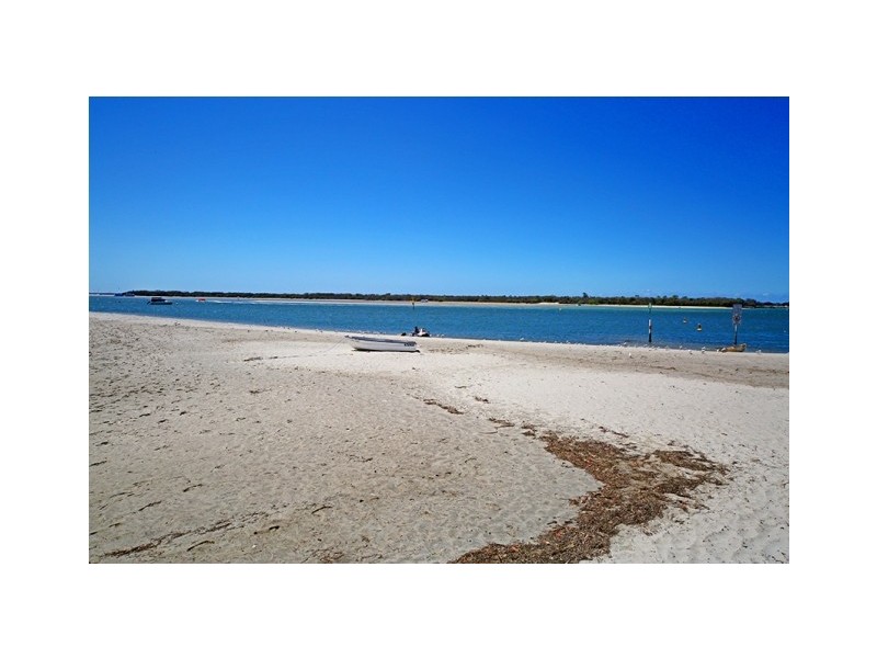 4 ‘Lifestyle on Gordon’ 27-29 Gordon Street, Labrador QLD 4215