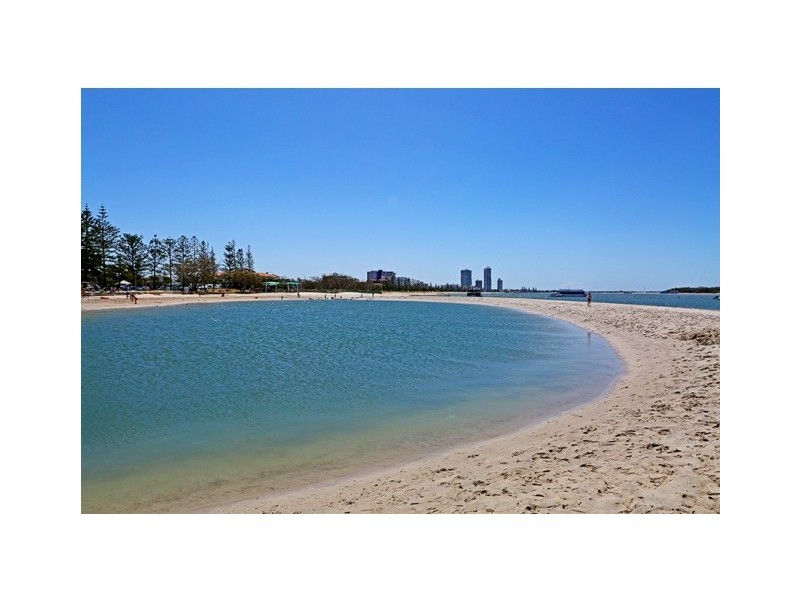 4 ‘Lifestyle on Gordon’ 27-29 Gordon Street, Labrador QLD 4215