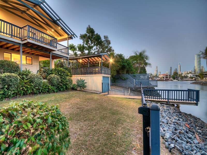 1 Cleland Crescent, Broadbeach Waters QLD 4218