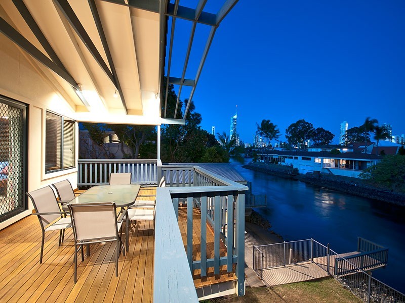 1 Cleland Crescent, Broadbeach Waters QLD 4218