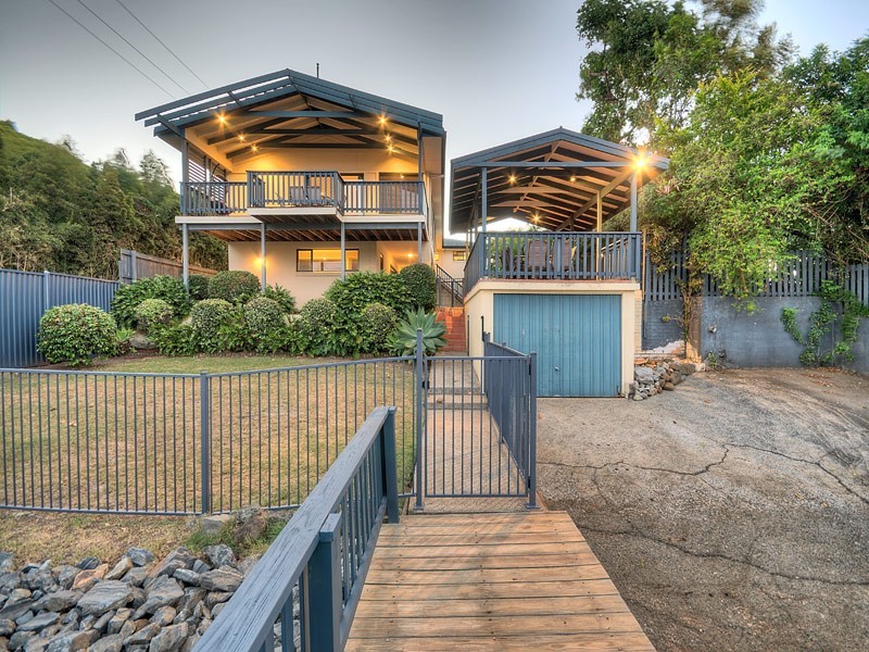 1 Cleland Crescent, Broadbeach Waters QLD 4218