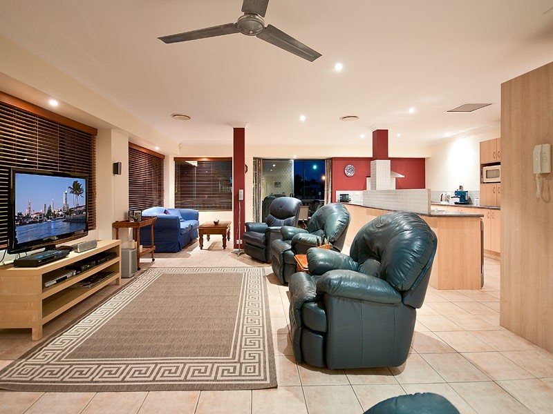 1 Cleland Crescent, Broadbeach Waters QLD 4218