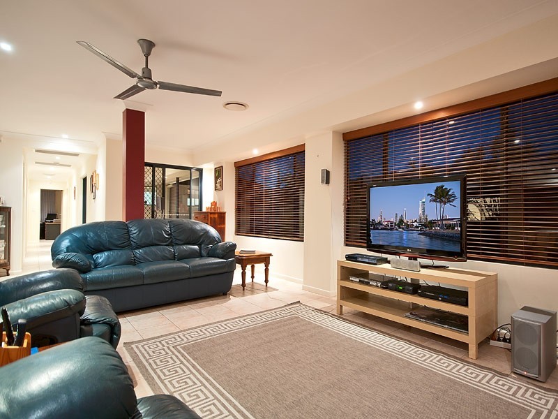 1 Cleland Crescent, Broadbeach Waters QLD 4218