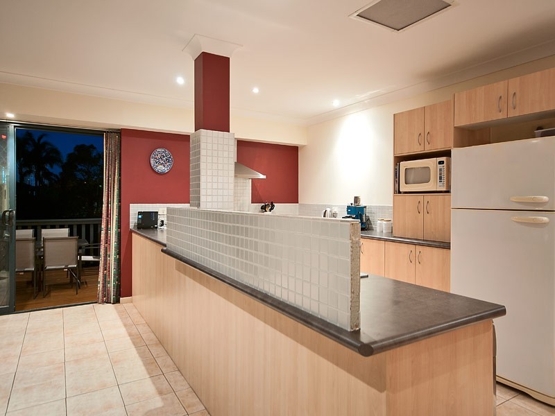 1 Cleland Crescent, Broadbeach Waters QLD 4218