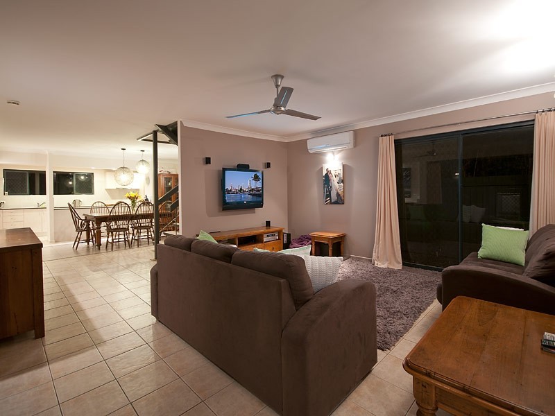 1 Cleland Crescent, Broadbeach Waters QLD 4218