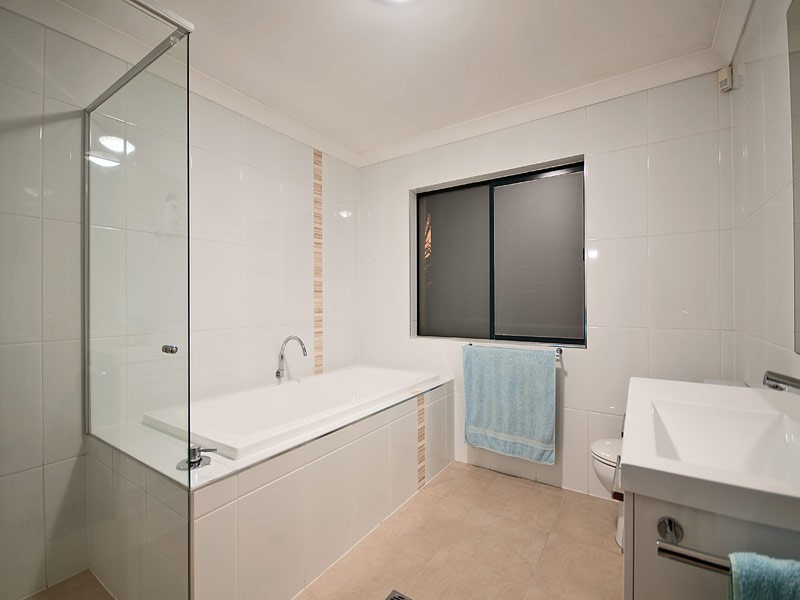 1 Cleland Crescent, Broadbeach Waters QLD 4218