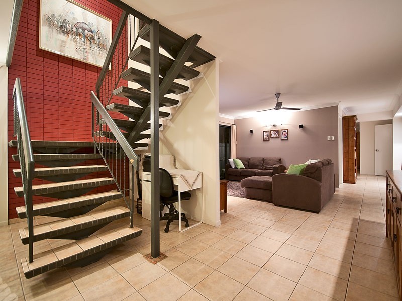 1 Cleland Crescent, Broadbeach Waters QLD 4218