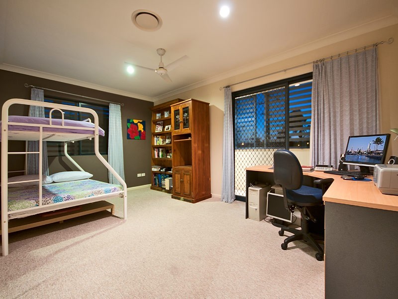 1 Cleland Crescent, Broadbeach Waters QLD 4218