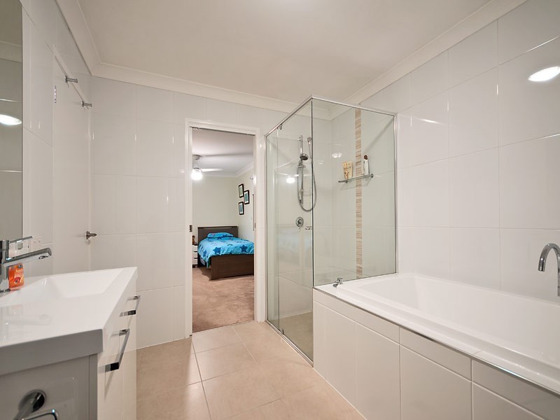 1 Cleland Crescent, Broadbeach Waters QLD 4218