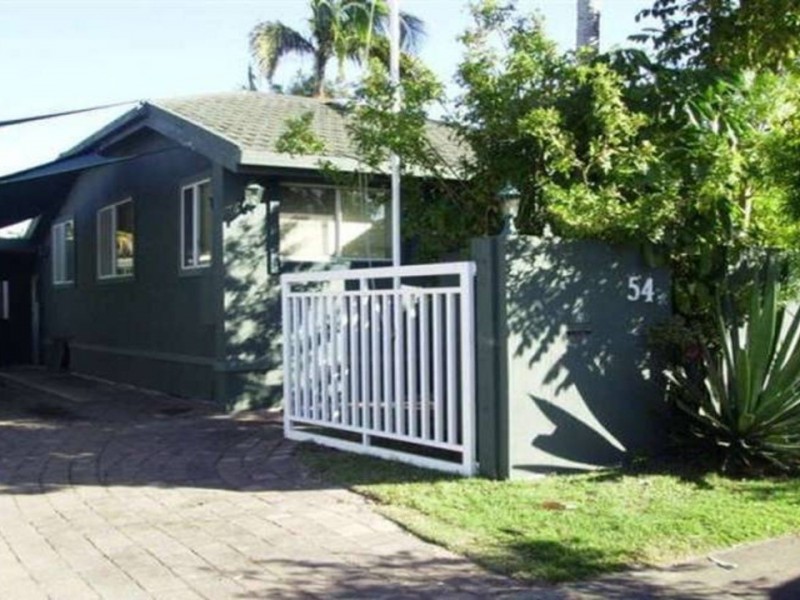 1/54 Walton Street, Southport QLD 4215