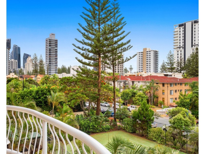 13/121 Surf Parade ‘Capricornia’, Broadbeach QLD 4218