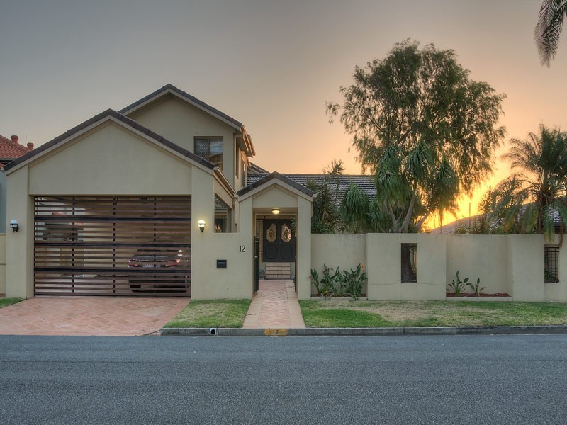 12 Neptune Court, Paradise Waters QLD 4217