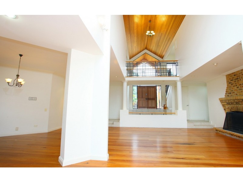 32 Ben Lexcen Place, Robina QLD 4226