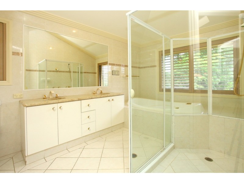 32 Ben Lexcen Place, Robina QLD 4226