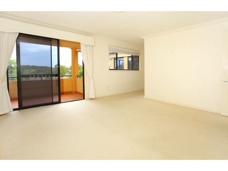 32 Ben Lexcen Place, Robina QLD 4226