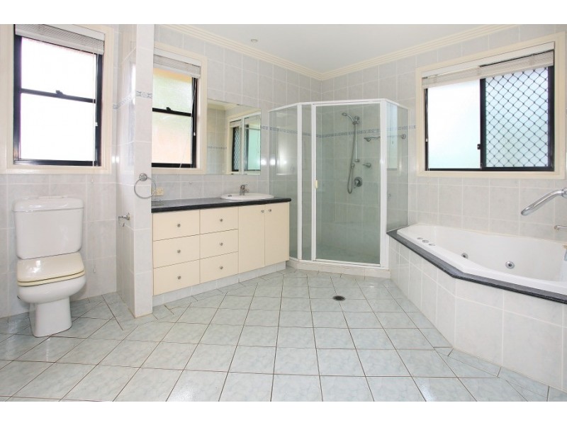 32 Ben Lexcen Place, Robina QLD 4226