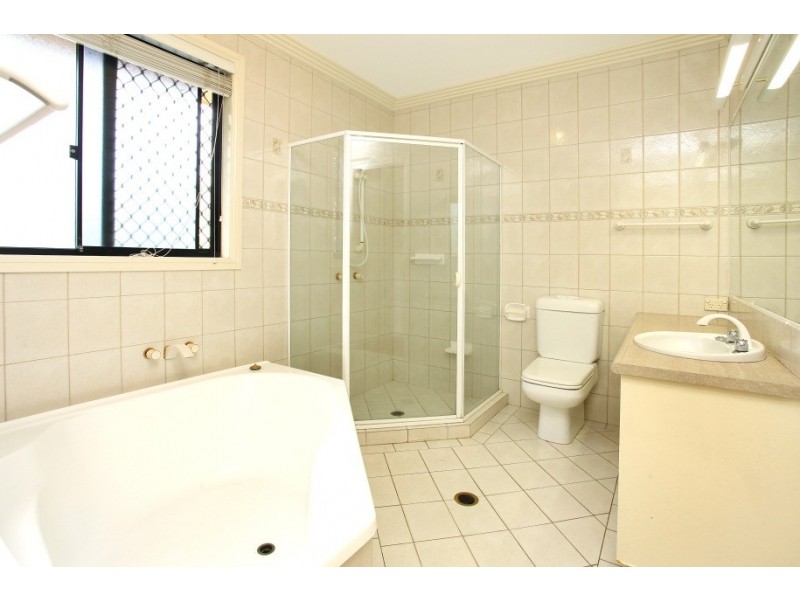 32 Ben Lexcen Place, Robina QLD 4226