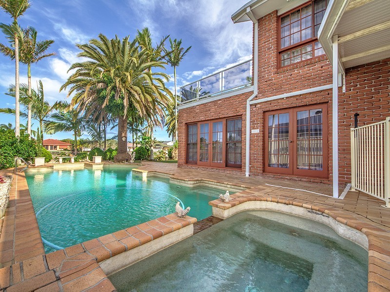 89 Campbell Street, Sorrento QLD 4217