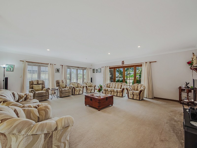 89 Campbell Street, Sorrento QLD 4217