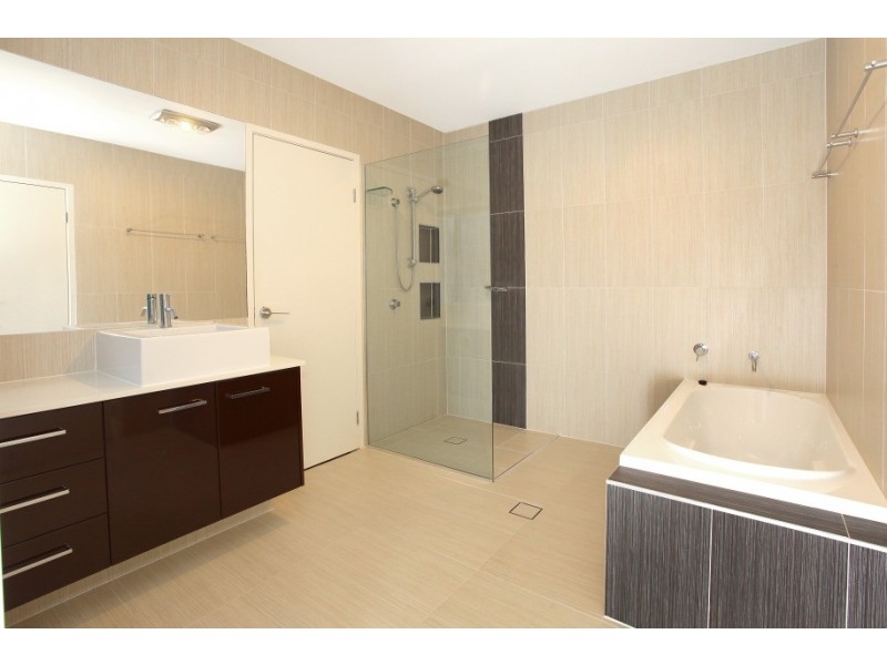 1038 Lakeview Terrace, Royal Pines, Benowa QLD 4217