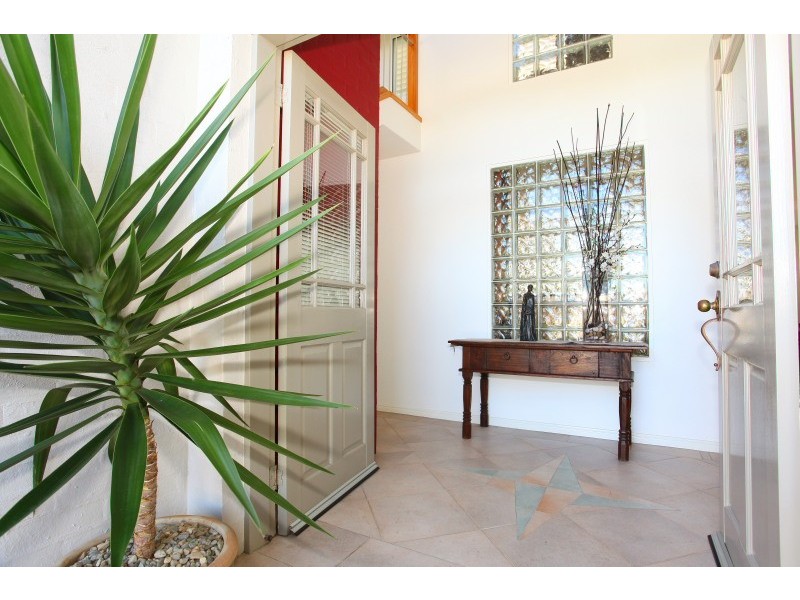 293 Rio Vista Blvd, Mermaid Waters QLD 4218