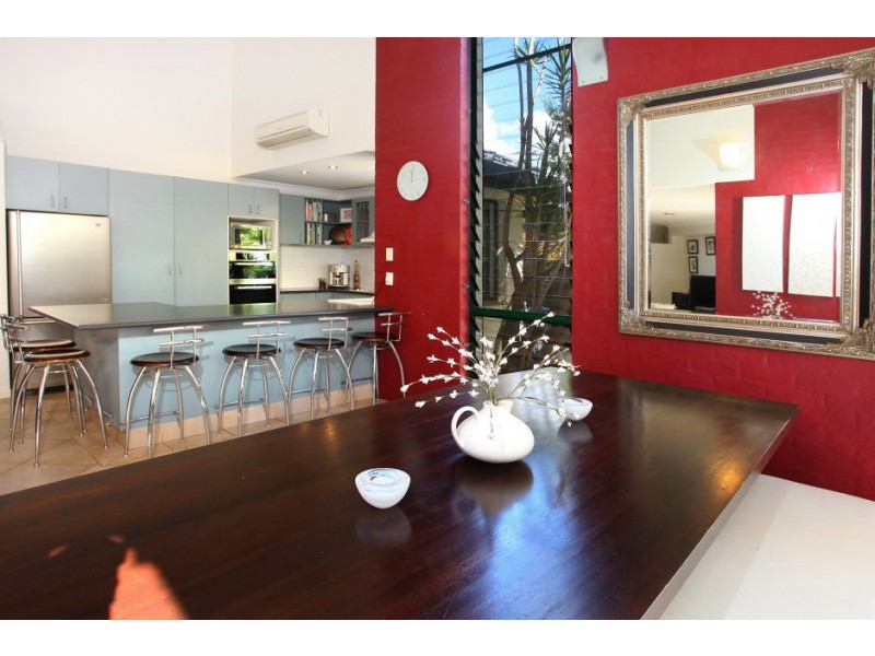 293 Rio Vista Blvd, Mermaid Waters QLD 4218