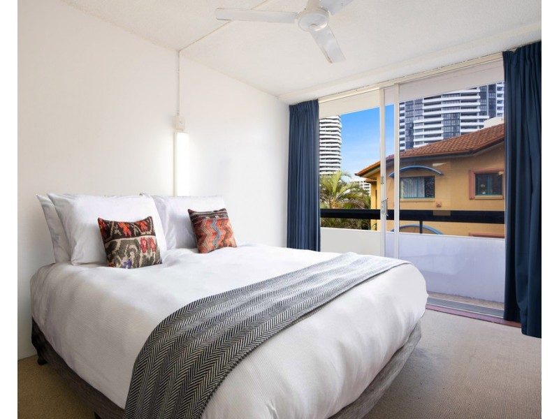 301/2 Queensland Avenue ‘Hi Ho’, Broadbeach QLD 4218