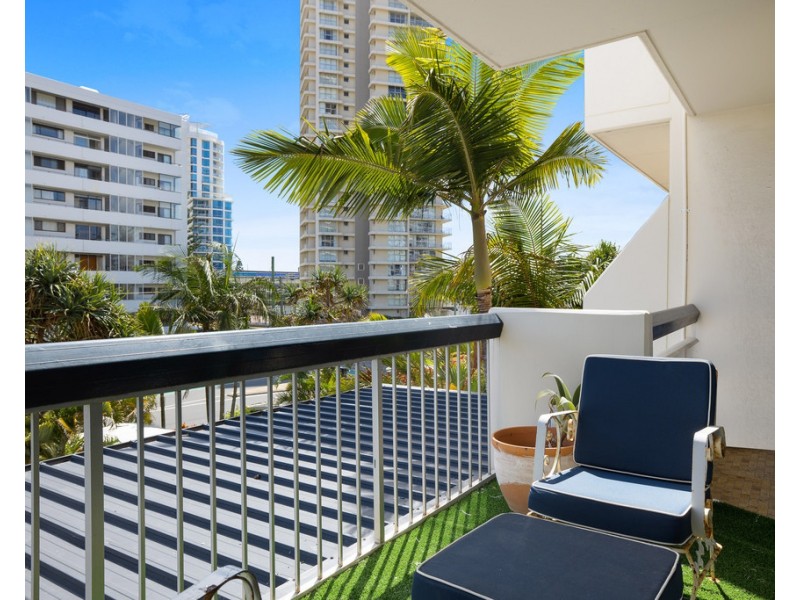 301/2 Queensland Avenue ‘Hi Ho’, Broadbeach QLD 4218