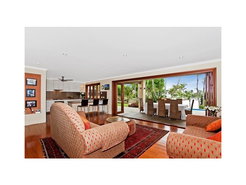 3 Village Low Road, Benowa Waters QLD 4217