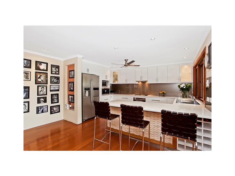 3 Village Low Road, Benowa Waters QLD 4217