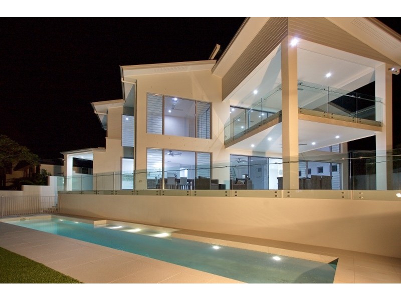 16 Carmel Court, Broadbeach Waters QLD 4218