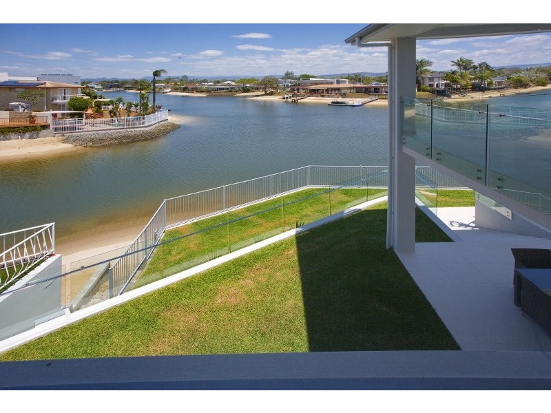 16 Carmel Court, Broadbeach Waters QLD 4218