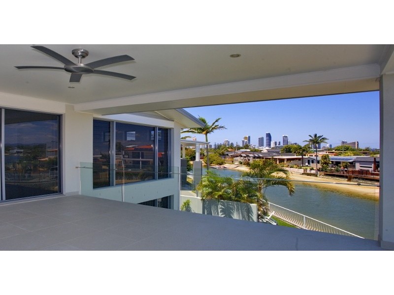 16 Carmel Court, Broadbeach Waters QLD 4218