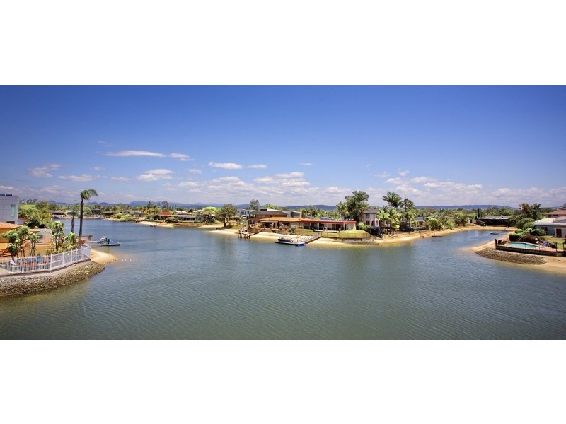 16 Carmel Court, Broadbeach Waters QLD 4218