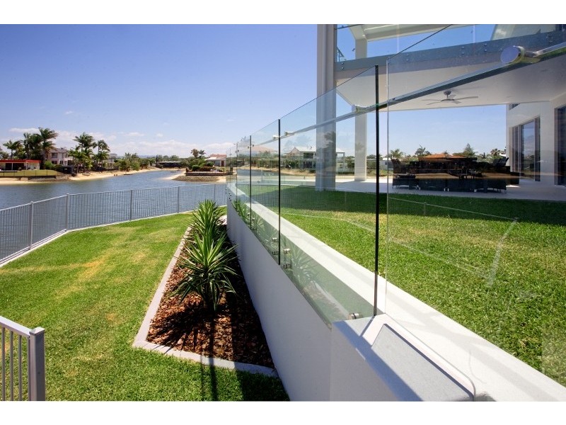 16 Carmel Court, Broadbeach Waters QLD 4218