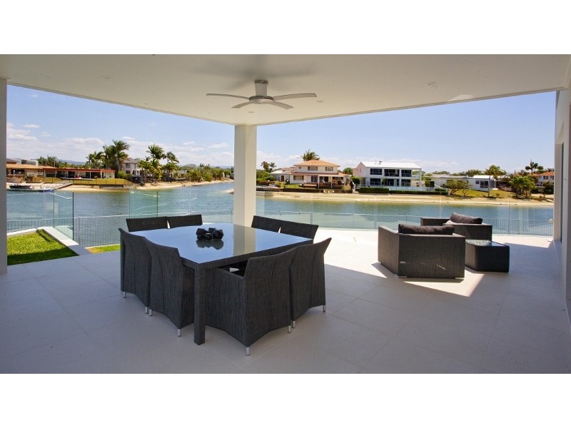 16 Carmel Court, Broadbeach Waters QLD 4218