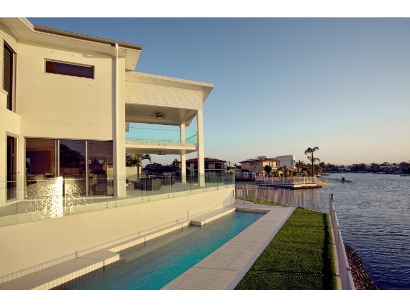16 Carmel Court, Broadbeach Waters QLD 4218