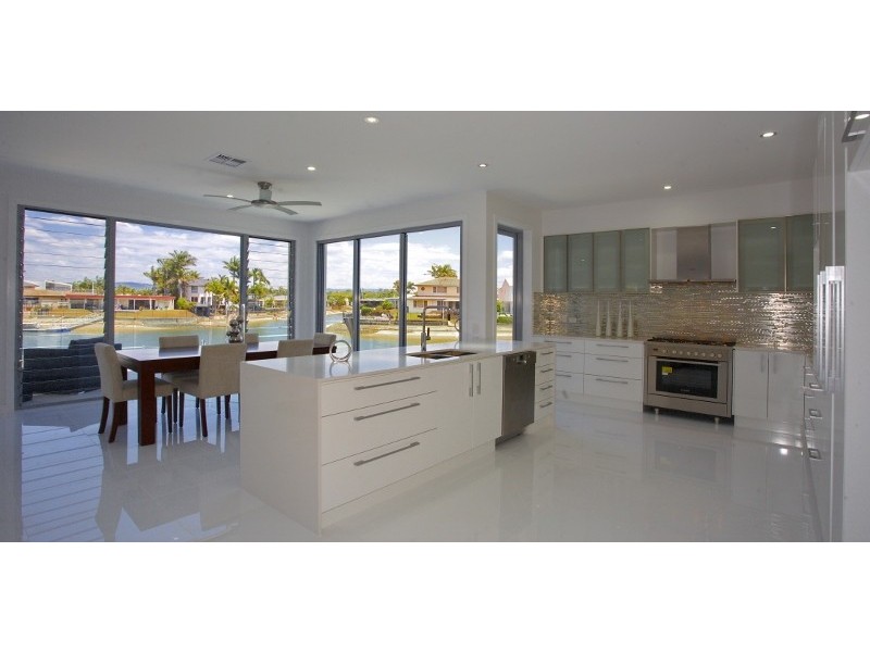 16 Carmel Court, Broadbeach Waters QLD 4218